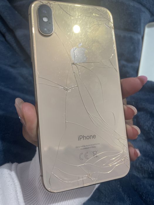 Iphone Xs, com tela e trazeira quebrada, bateria original da Apple