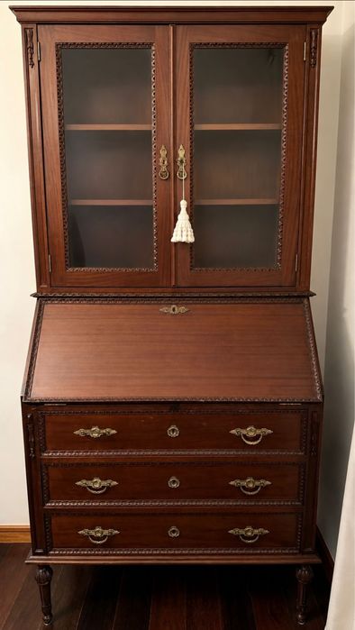 Conjunto de quarto com duas camas solteiro.