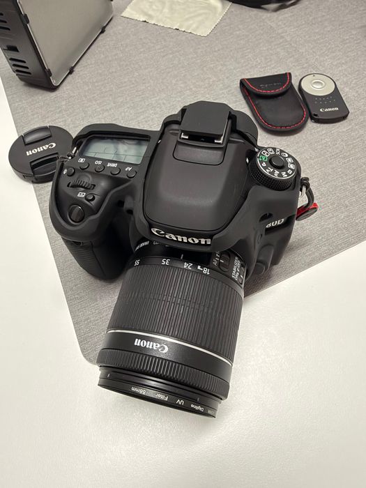 Canon EOS 80D + Objetiva 18-55 mm + Comando Original Canon