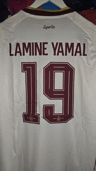 T-shirt Espanha Lamine Yamal 

Vários tamanhos

Novo e para entrega imediata