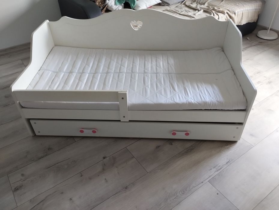 Sprzedam łóżko w dobrym stanie