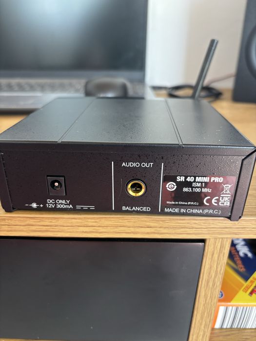 Akg emissor de guitarra