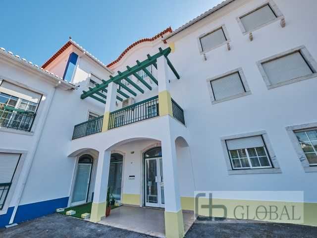 T3 Duplex com Suíte, Varanda e Parqueamento — Excelente Localização