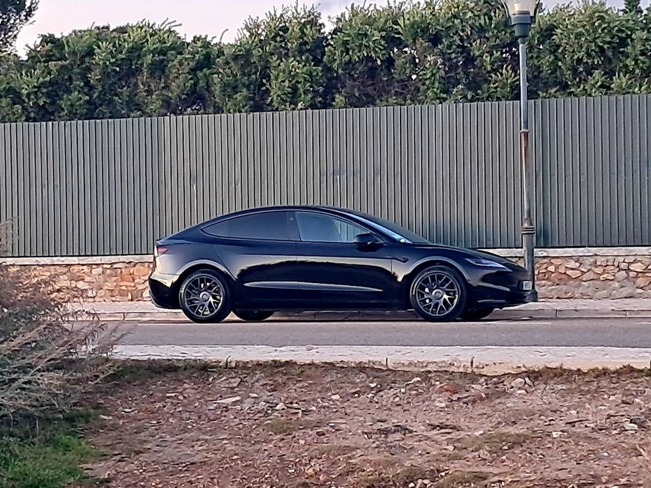 Tesla Model 3 Highland Standard (Tração Traseira)