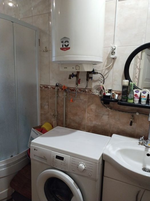 Продам 2х комнатную квартиру.Сталинка 2 эт.