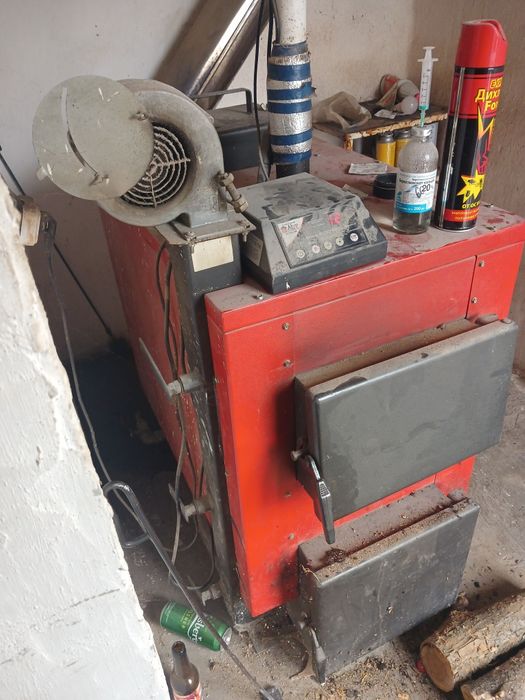 Продам твердопалевний котел.