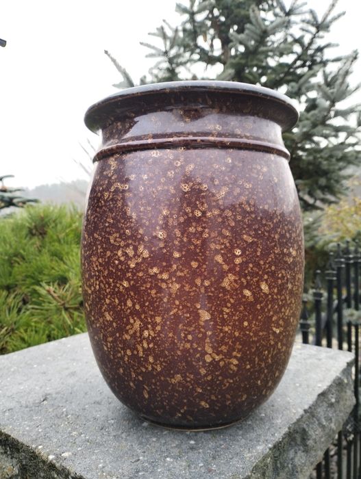 Donica w kolorze brązowym