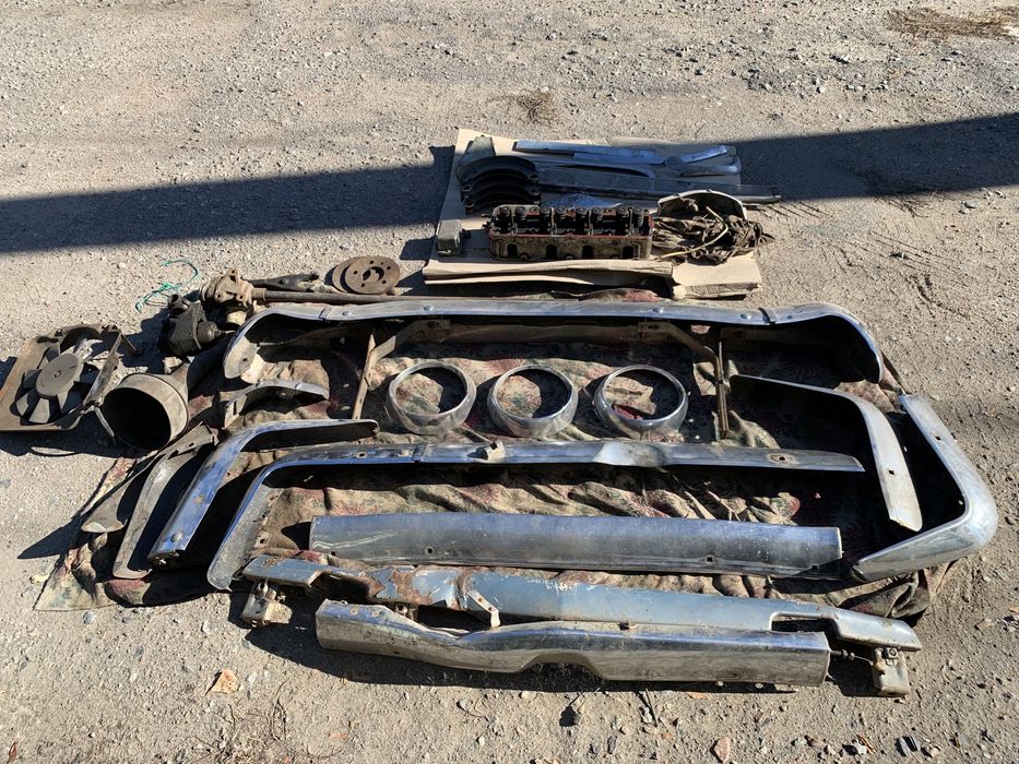 Продам передний, задний бампер, ободки фар, реле зарядки ГАЗ-21