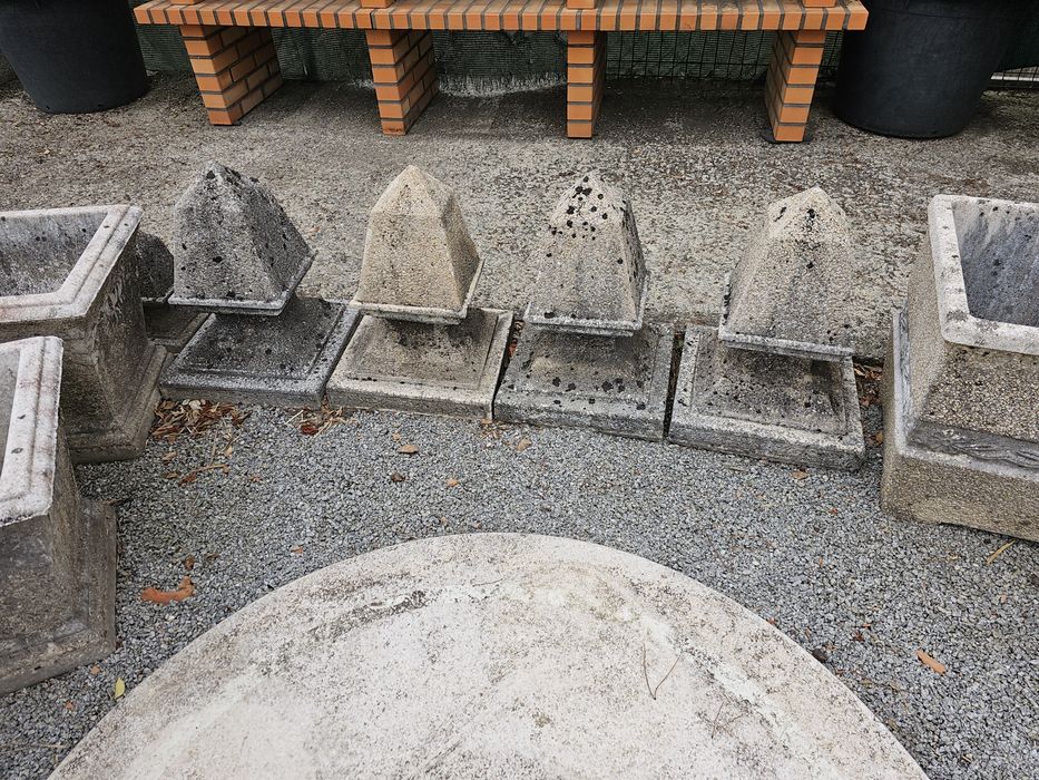 Piramides de areia britada