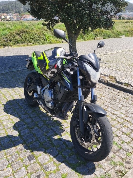 Kawasaki z650 2019 + capacete e intercomunicador