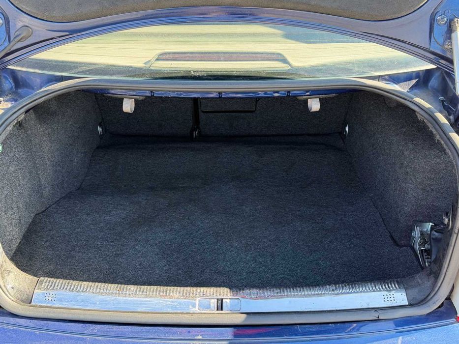 Skoda Superb седан,