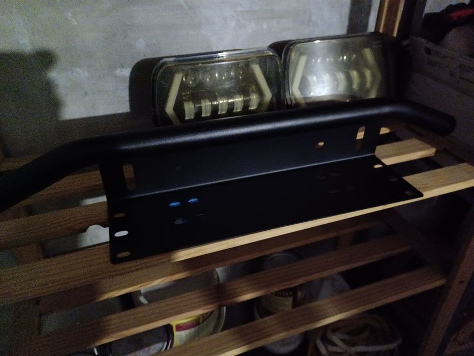 Suporte de matrícula  e luzs