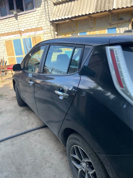Продам Nissan Leaf 24kwh