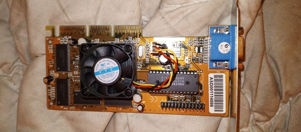 Komputer stacjonarny Pentium 3 retro uszkodzony