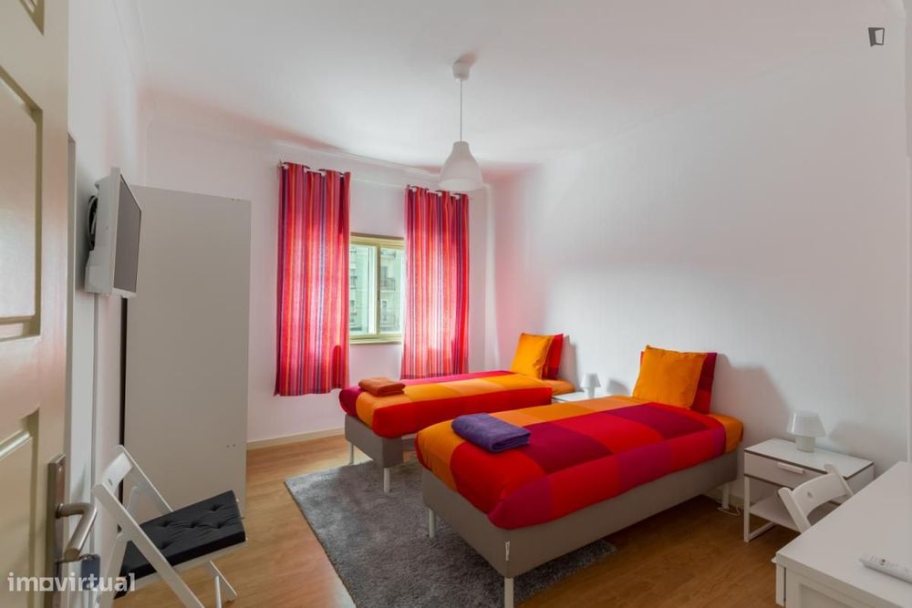 Quarto - localizado em Matosinhos Porto
