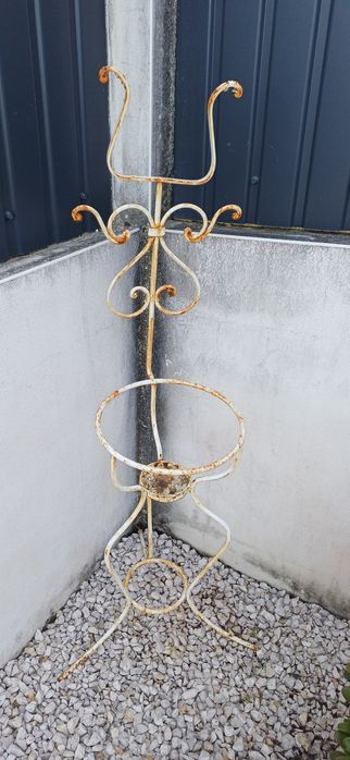 Panela e lavatório de ferro