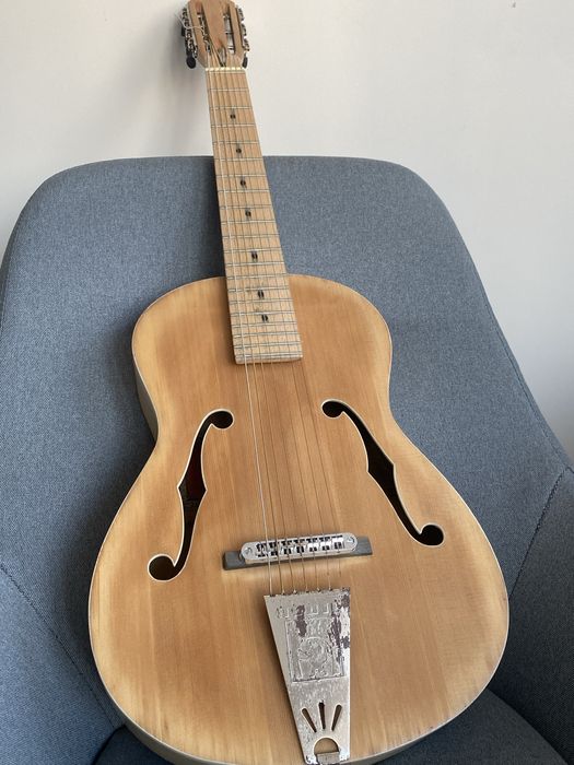 Вінтажна гітара Львів