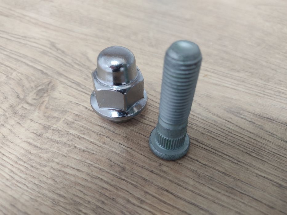 Шпилька колесная с гайкой Hyundai  H350