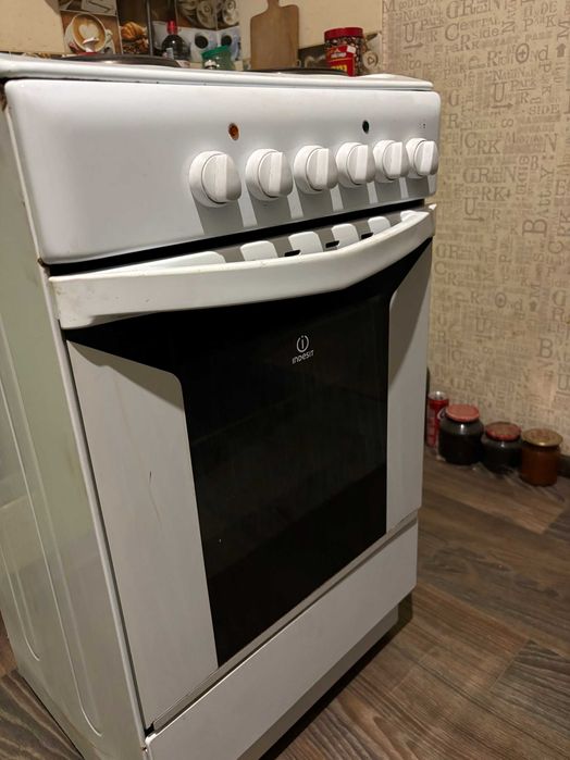 Электрическая плита Indesit .