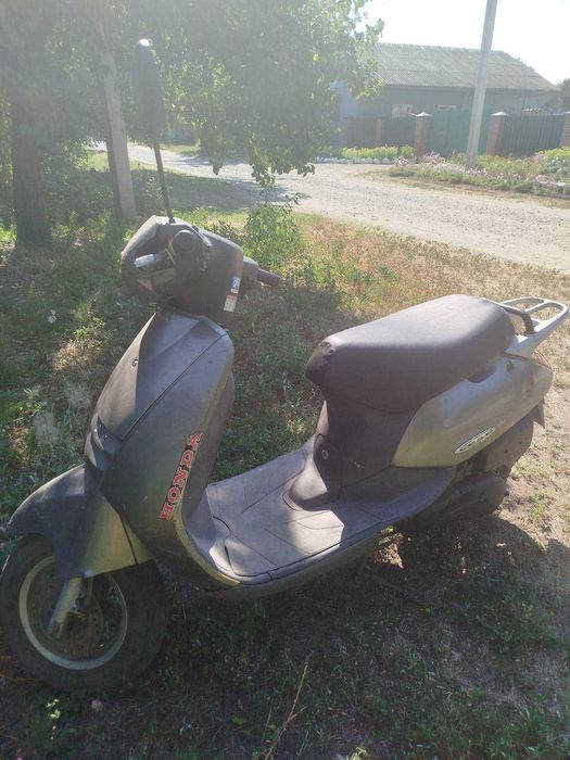 Продам скутер  Honda Lead