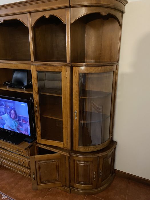 Armário de sala *Ótimo estado* + Oferta de mesa centro de sala