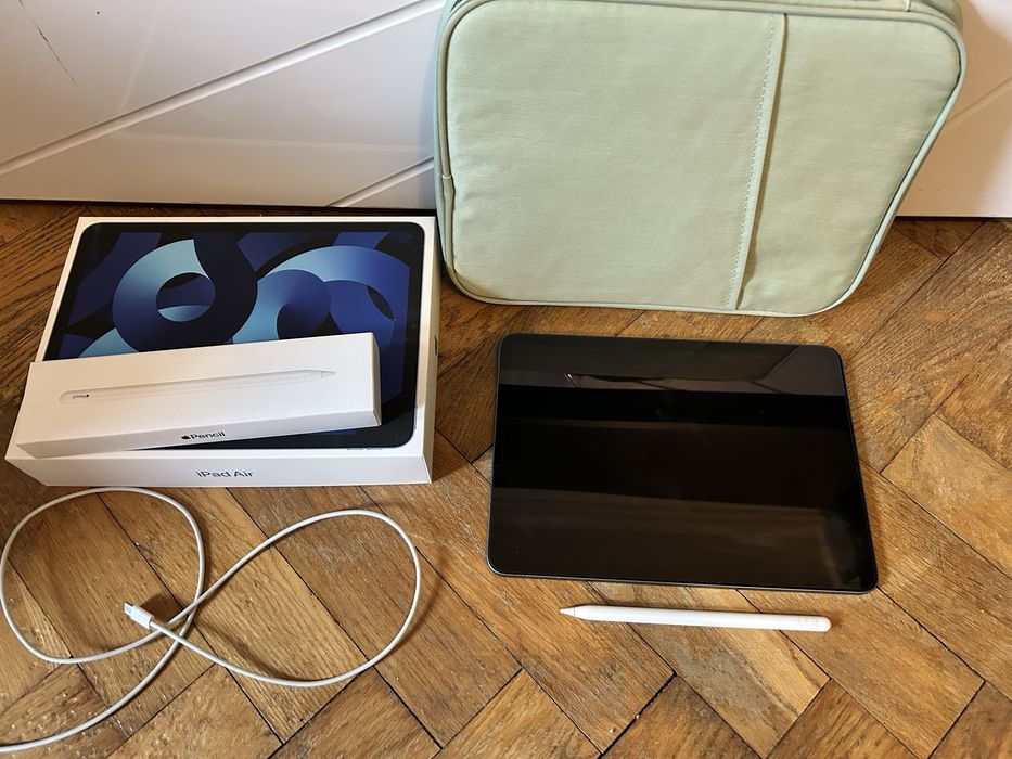 Tablet Ipad Air 5 gen. 8GB RAM 64 GB idealny stan | Apple Pencil 2 | Logitech Foliotouch | zestaw (REZERWACJA)