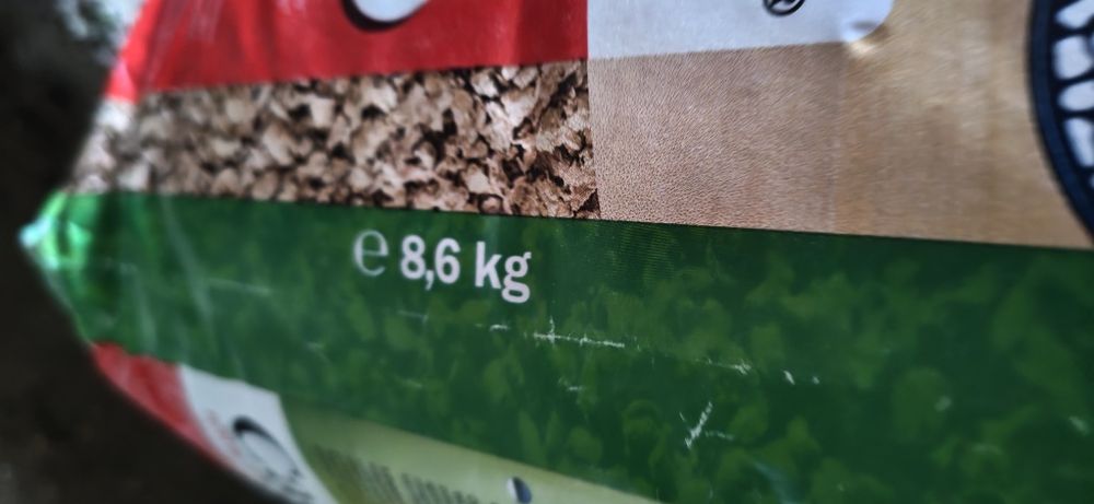 Dwa różne roślinne żwiry Cats Best - uszkodzone opakowanie