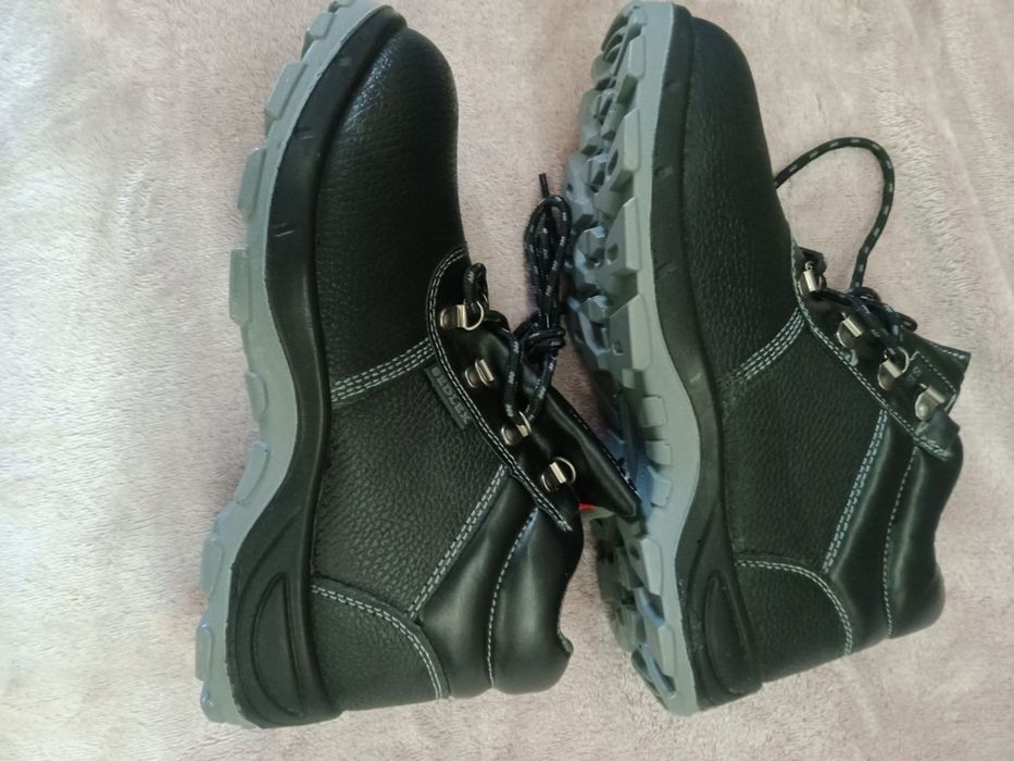 Чоботи робочі+черевики.