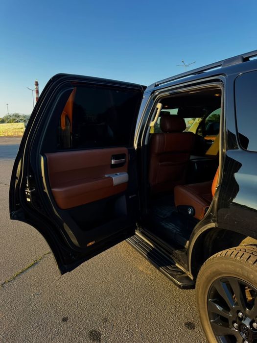Продам Toyota Sequoia