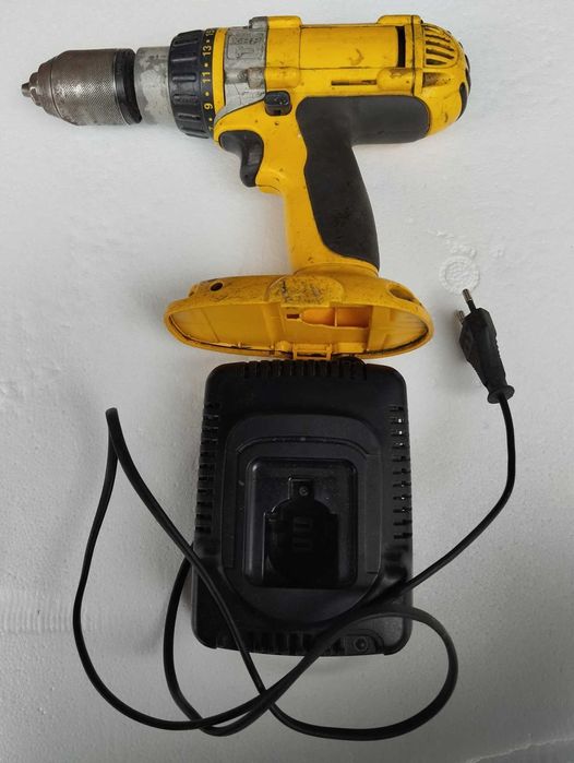DeWalt DCD985 18V XRP, com carregador, sem baterias.