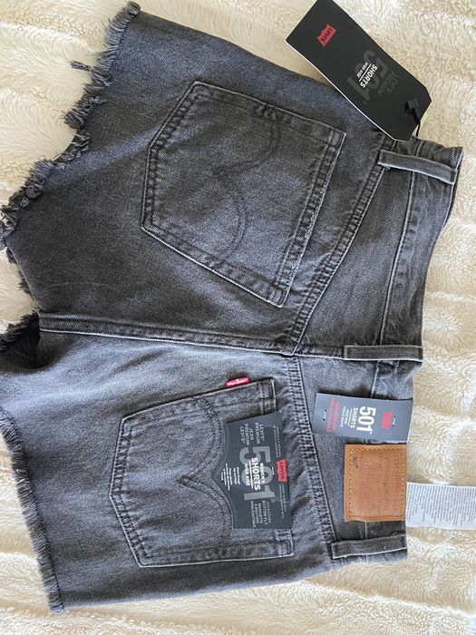 Vendo calções Levis