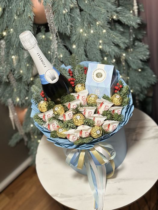 Подарунковий новорічний набір Кіндер Рафаелло мандариновий букет