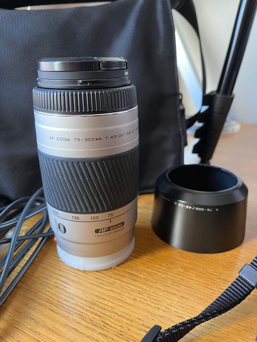 Máquina fotográfica Sony A500 + lente Kónica Minolta 75-300 + tripé Manfrotto MKC3-H01