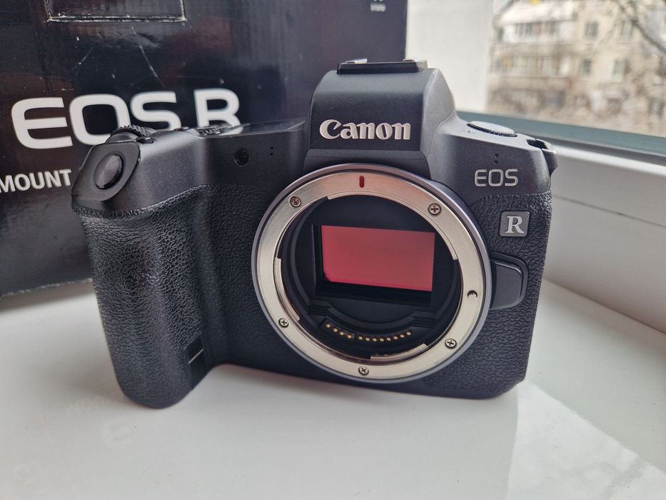 Canon EOS R повний кадр