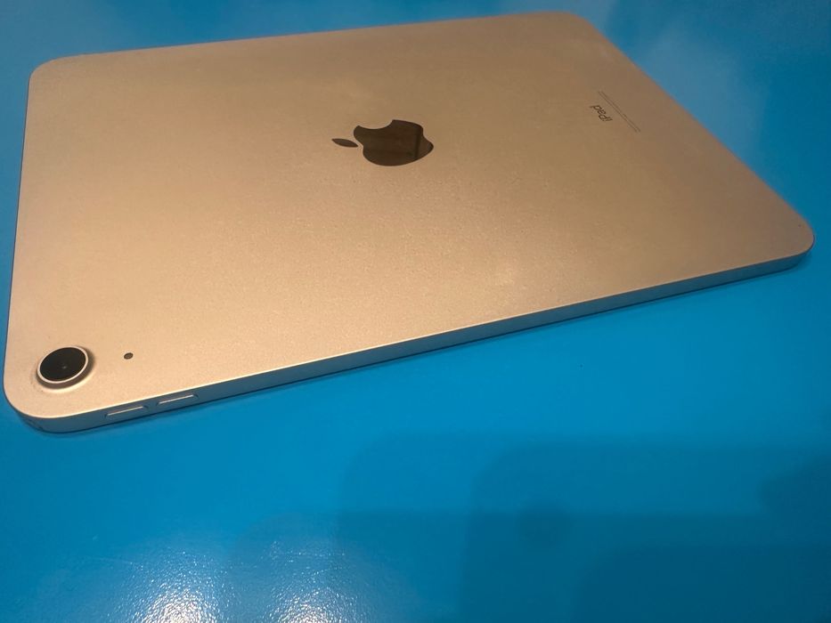 iPad 2023 10 64гб батарея 100%