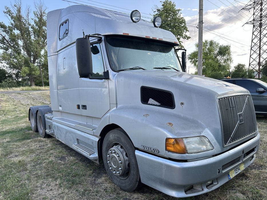 Тягач VOLVO VNL 660 2002р