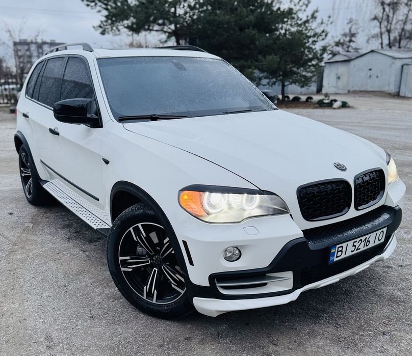 BMW X5 e 70 в М пакете. Для ценителей , очень яркий автомобиль, в полной комплектации с панорамой, на газу. Очень бодрый. Целый по кузову два подкраса, мотор акпп ходовка отличные. Обмен с вашей доплатой