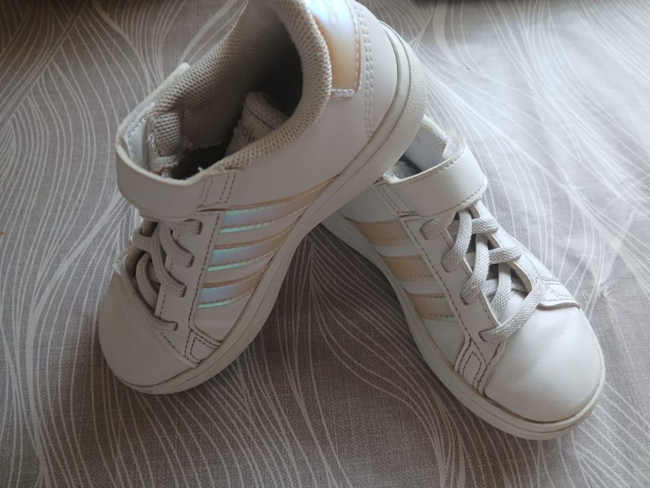 Sapatilhas adidas número 28
