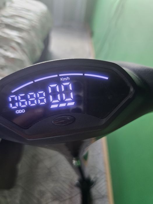 Hulajnoga elektryczna Red bull