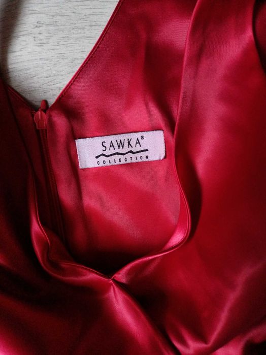 Piękna czerwona sukienka