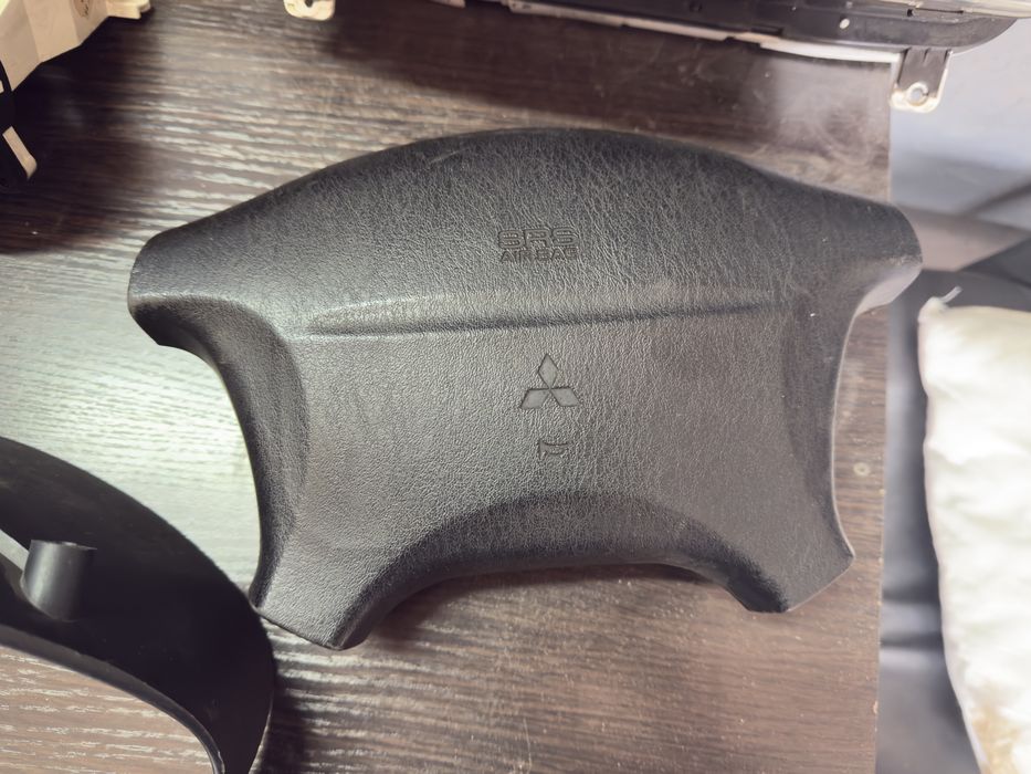 Mitsubishi carisma запчасти