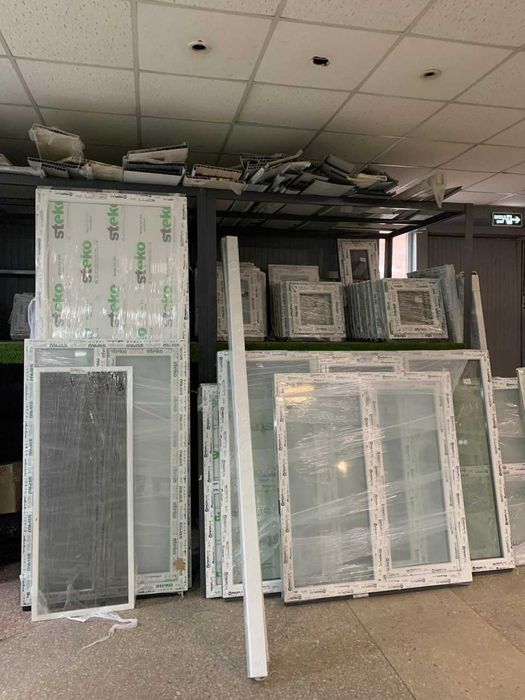 Двері білі нові за 5000 грн. Дешевше не знайдете.