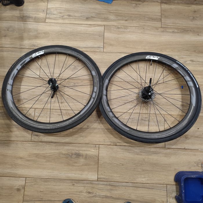 Rodas  ZIPP carbono e lenticular