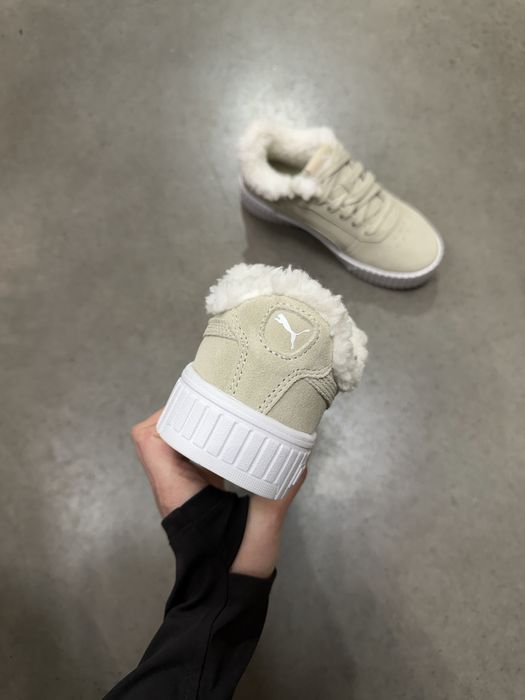 Нові оригінал кеди кросівки Puma Carina 2.0 Teddy Suede роз:36-22.5см