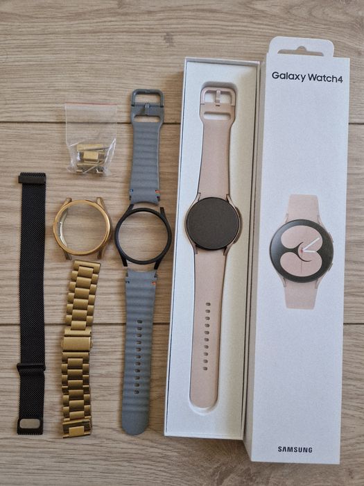 Galaxy Watch 4 40mm + 3 paski