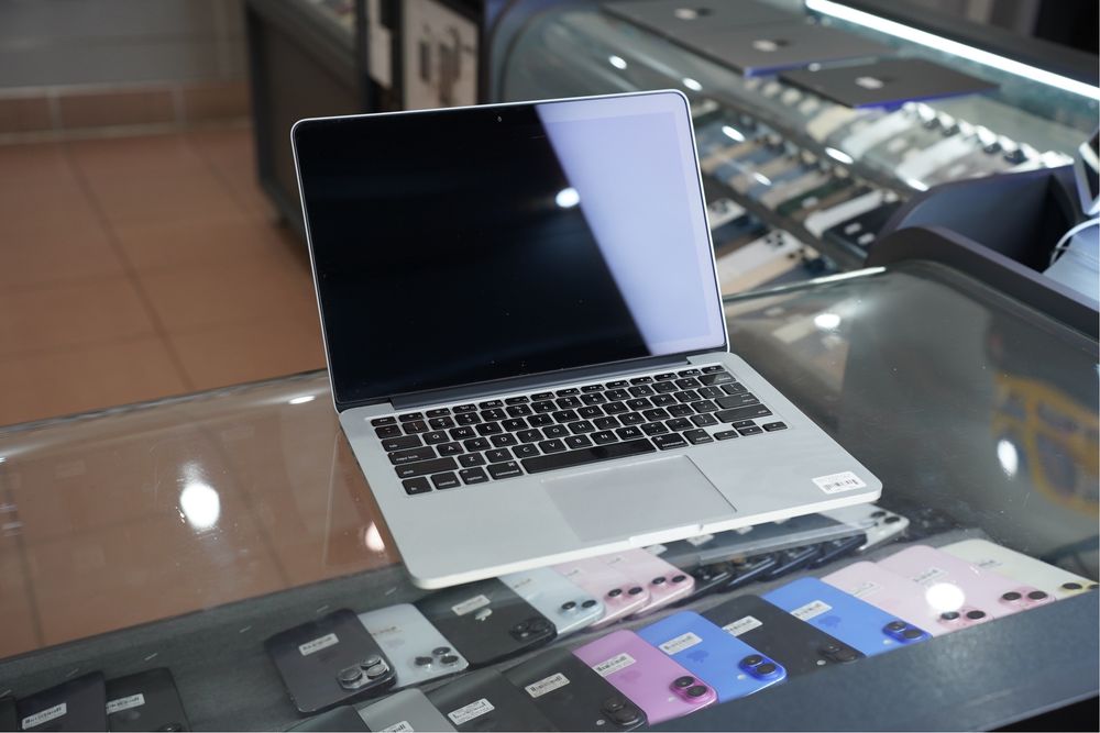 MacBook Pro 13” 2015 i5 / 8GB / 128GB