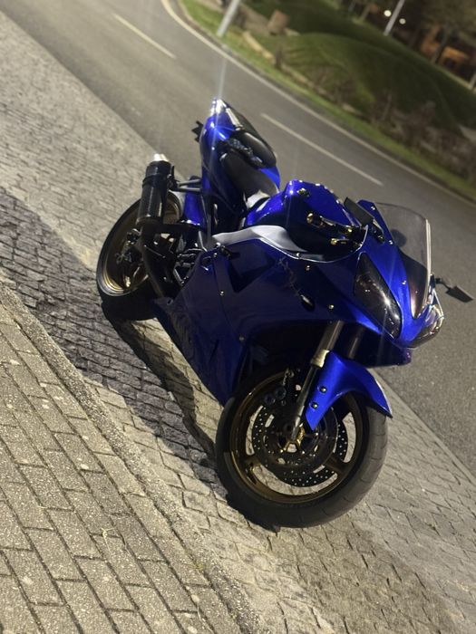 Yamaha R1 de 2000 em estado irrepreensivel