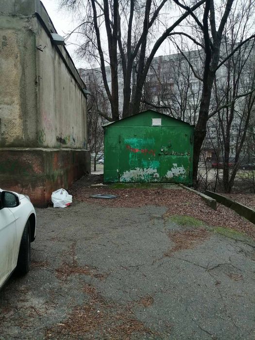 Гараж во дворе,конец 3-го  Шевченковского, ул.Игоря Сикорского 468