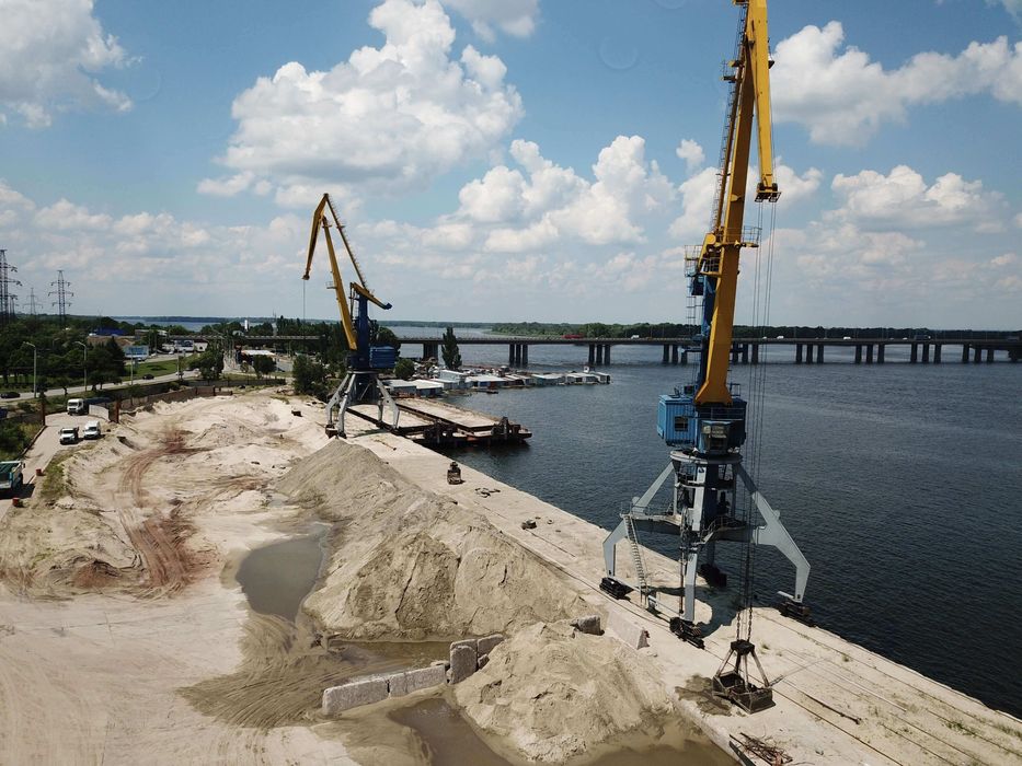 Пісок річковий. Пісок овражний. Суглинок.