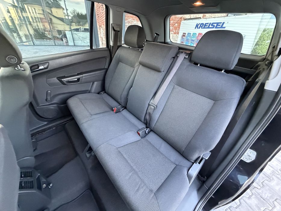 Opel Zafira 2010  рік 1,6 бенз 7 - місна